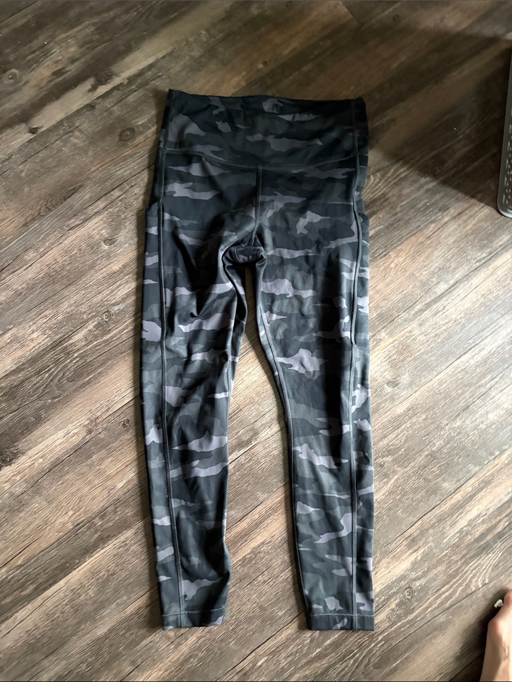 Athleta ultimate 7/8 camo tight